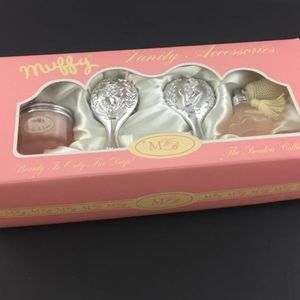 NIB vandever vanity accessories/ doll american gir